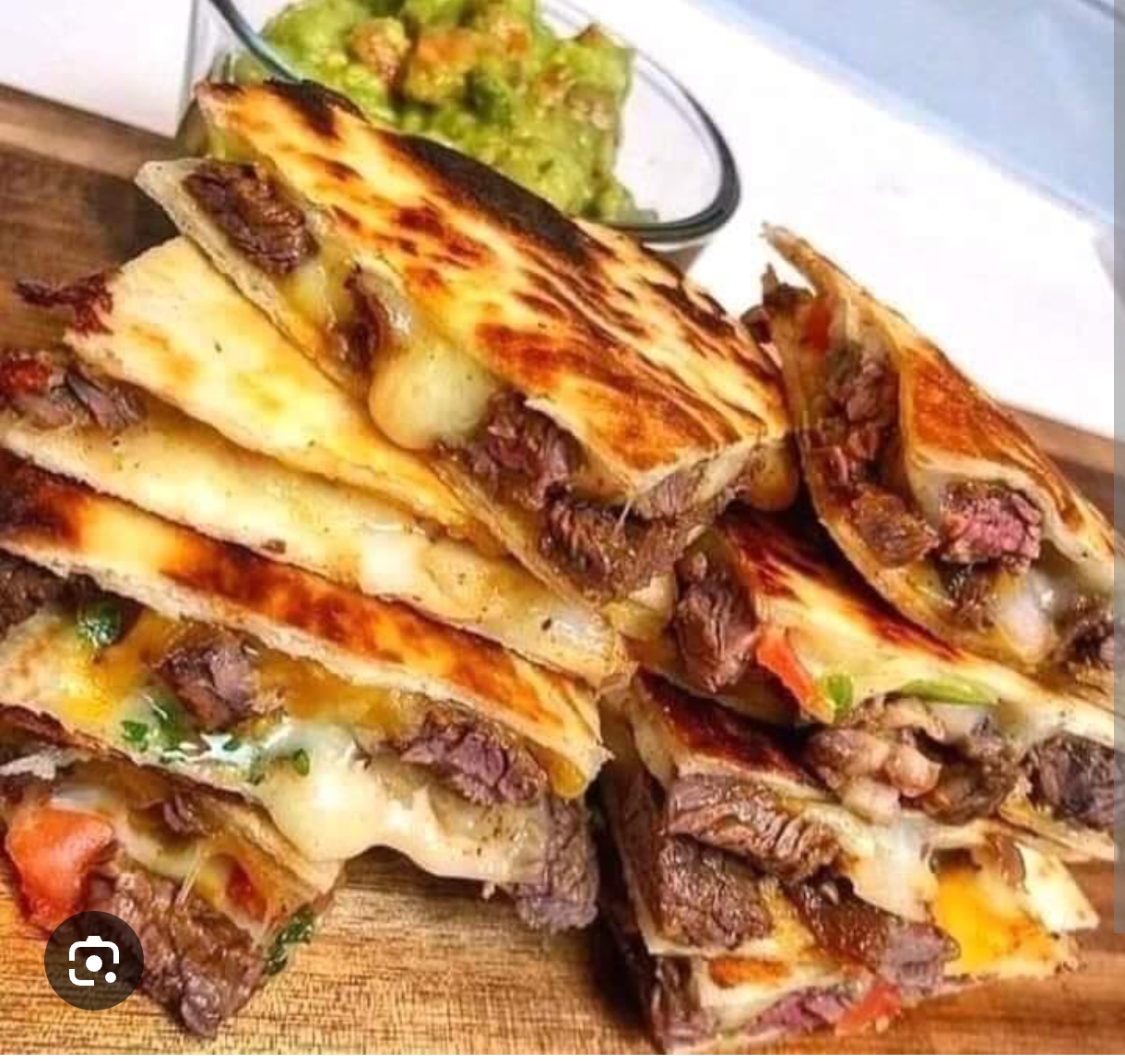 كاساديا لحم (لحم , فلفل الوان , صوص كلاسيك سبايسي, ويدجز)