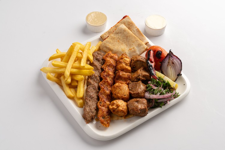 مشكل مشاوي (  تيكا دجاج 1 , 1 تيكا لحم , 1 كباب 1 كباب دجاج)
